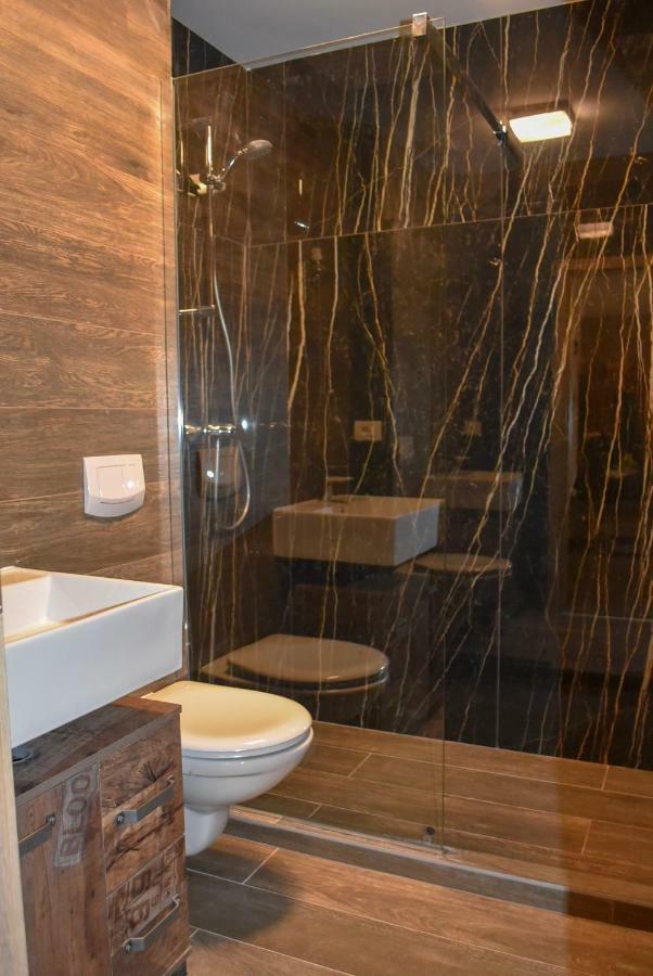 Wood Central Apartment ティミショアラ エクステリア 写真